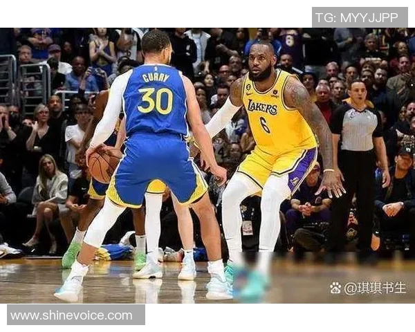 勇士与快船激战11月5日NBA赛场巅峰对决引发球迷热议 勇士与快船激战11月5日NBA赛场巅峰对决引发球迷热议