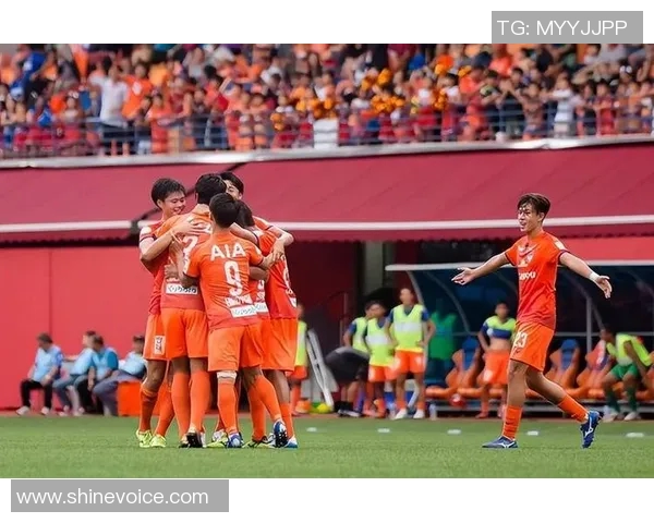 新泻天鹅与熊本深红的激烈对决展现足球魅力与团队精神的巅峰之战