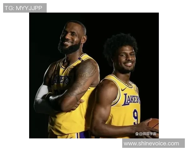 詹姆斯父子同台梦想成真布朗尼正式宣布参加NBA选秀