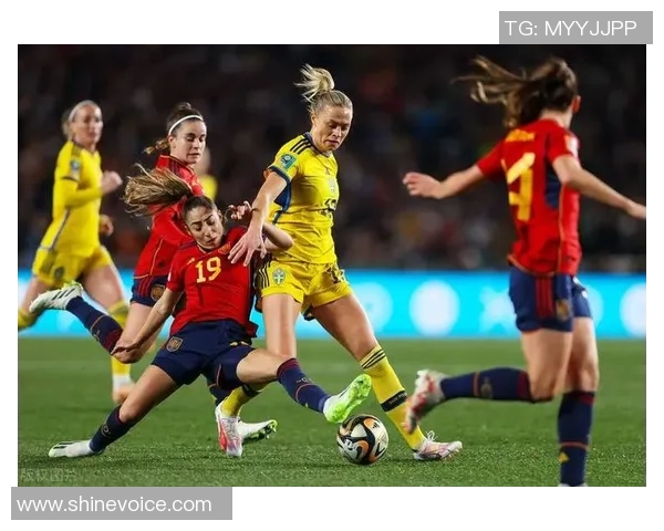 费拉拉与切沃激战正酣双方拼尽全力争夺胜利的精彩瞬间