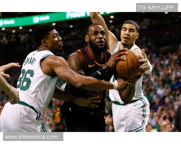 骑士队与波士顿凯尔特人激战正酣谁能在季后赛中笑到最后