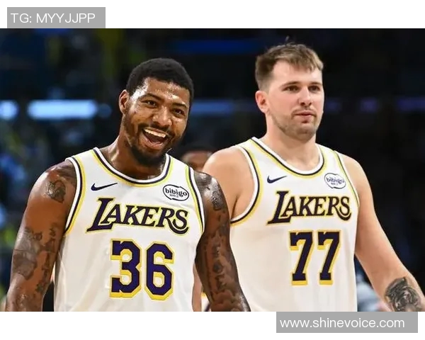 马库斯斯马特如何在NBA赛场上展现出领导力与防守才华 马库斯斯马特如何在NBA赛场上展现出领导力与防守才华