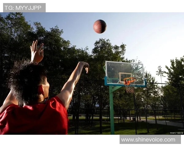 周芳独家篮球心得分享让你在球场上更自信更出色的技巧与经验