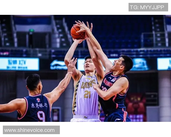 查维斯与费伦斯激战正酣谁能在这场较量中笑到最后 查维斯与费伦斯激战正酣谁能在这场较量中笑到最后